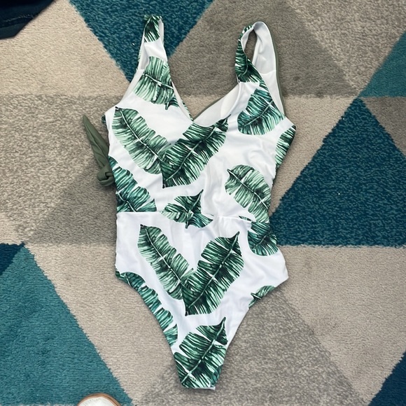 New SHEIN swimsuit - Picture 4 of 4